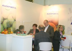 Alexander Visser of Alexport, standing at the table, is very busy with his customers.