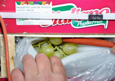 A monitoring device is inserted in the grapes in order to check when the desired temperature will be reached.