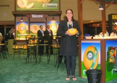 Adriana Prado of Itaueira presenting one of her very sweet tasting Rei melons.