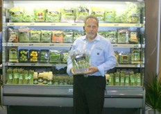 Charlie Eagle of Southern Specialties promotes a new packaging