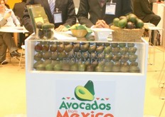 Gabriel Padill Maya (from the Ministry of Agriulture in Mecico) and Emiliano Escobedo from APEAM promote the avocados from Mexico.