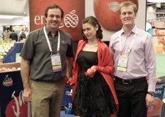 David Nelly, Miss Envy and Tim Jacometti promote the Envy apples. It is a sweet and crunchy apples.