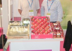 Frédéric Gastaud and Philippe Jean from Cofruid'Oc, a specialist in 3 varieties of French apples from South of France: Granny Smith, Pinklady and Reine des Reinettes.