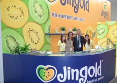 The team of Jingold promote their kiwifruit