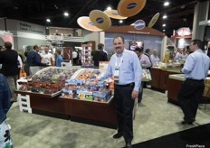 Dean Toxell of Sunkist promotes the new packaging he designed for the citrus.