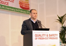 Prof. Giancarlo Colelli (University of Foggia, Italy) opened the Course with an introduction on quality and factors affecting quality of fresh-cut produce. Firstly he gave some definitions of fresh-cut produce and explained that fresh-cut produce deteriorates faster than the correspondent intact produce due to the wounding associated with processing. Prof. Colelli pointed out the external and internal attributes that affect quality of fresh-cut produce such as appearance, texture, taste/flavor, nutritional value and safety. In addition highlighted the need for improvements in terms of safety and quality of fresh-cut produce and the importance of controlling and optimizing all the steps of the food chain, starting from pre-harvest practices, postharvest handling, up to processing and distribution.