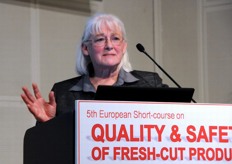 Prof. Marita Cantwell (University of California Davis, USA) gave some considerations on handling and processing of root vegetables, in particular on potatoes, carrots, onions and garlic. She suggested the use of acidulant treatments in combination with modified atmospheres to retard discoloration on fresh-cut potatoes and the application of hydroscopic coatings to control whitening of baby carrot surface. Prof. Cantwell highlighted that quality of raw material is also a key factor for obtaining an acceptable shelf-life of fresh-cut onion products (whole peeled, sliced, diced) and that low temperatures in combination with high carbon dioxide contribute to maintain color and texture in cut onions and peeled garlic during storage. Finally she pointed out the importance of the selection of varieties characterized by long dormancy period and resistance to bruising to avoid internal sprout growth in onions and garlic.