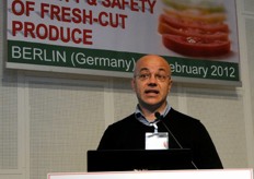 Dr. Giovanni Gallerani, from the fresh-cut fruit company MacÃ¨ Srl (Italy), gave a speech on handling and processing of fresh-cut fruits and berries. He provided some considerations on the desired attributes of the raw material for fresh-cut processing and gave an overview of the different equipments available to process apples orange, pineapple, melon, kiwifruit, mangoes, peaches and nectarines, pears, grape and watermelon and on their performances in comparison to manual operations.