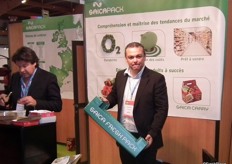 Emmanuel Tracol from Saica Pack promotes the packaging they can make for customers. www.saica.com