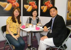 Ms.Kacy Choi (left) and Mr. June Choi, managing director of Soo Il Commerce Inc.(Korea) together with Ms.Irene Lu of Chang Lung Agriculture- Taiwan