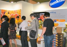 lining up for free tasting at Sunkist's booth