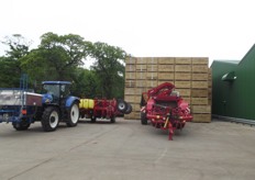 First was a visit to Allan Stevenson's farm, Luffness Mains at Longniddry in East Lothian. A leading arable farm business, growing top quality potatoes for leading UK retailers. Here is some of the high tech machinery from New Holland and Grimme.