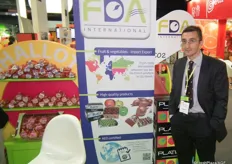 Christophe Artero from FDA International. The company is focussing more on Asia, to where they export shallots, graopes from California and apples. www.fda-international.fr