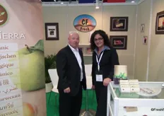 Steven Mackey and Mary Ramos from CF Fresh. The Asian market is more important for their program. www.vivatierra.com