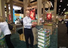 Roger Pepperl from Stemilt Growers holding Lil Snappers bag filled with apples. www.stemiltgrowers.com