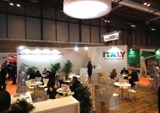 "Italy was among the participating countries. Here we see the stand organized by the international section of the fresh produce service CSO of Ferrara, characterized by the new logo "Italy the Beauty of Quality". Among the companies present in this stand, some member companies of the CSO: Alegra, Apofruit, Graziani Packaging, Naturitalia and Granfrutta Zani, along with Teco and Unitec."