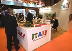 Roberto Graziani of Graziani Packaging (specialized in packaging solutions) provides some information to interested visitors