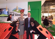 Michael Grasser, marketing director of VI.P-Val Venosta, posing with two ladybugs, a symbol of environmentally friendly production techniques which characterize the South Tyrolean apple industry