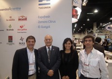 Jose Carlos Bertolotti, from Citromax; Juan Luis Fernandez, from the Institute for the Productive Development of Tucuman; Virginia Avila, also from the Institute, and Luís D'Andrea, at Argentina’s hall. This part of the hall was devoted to Tucuman’s firms, which were there to promote their citrus and blueberries.