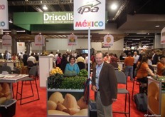 Walther Buhl of IPA, in Mexico’s hall. IPA supplies a great variety of Mexican products to the US, including mangoes, broccoli, tomatoes and peppers.