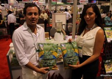 Eduardo Jauregui and Karla Aguilar, of Hellen Queen, with a new product: Jugo Verde.