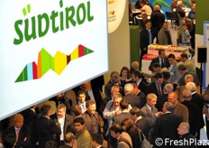 During the first day and 'also held the official opening of Interpoma 2012. The event could not take place anywhere but at the stand of the South Tyrolean Apple Consortium.