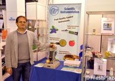 Enrico Turoni, at its stand always full of scientific instruments for the needs of modern fruit growing.