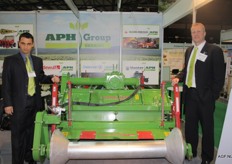 Oleg Dubovyk en Harco Christiaens van de APH Groep. Het is een groep van machinefabrikanten, die een compleet gamma van apparatuur voor aardappel, ui en wortel productie aanbiedt. De groep omvat het volledige gamma, van plant- tot verpakkingsmachines. De Groep vertegenwoordigt 6 merken in 40 verschillende landen. Dit zijn: Wifo, Baselier, Dewulf, Bijlsma,Hercules, Ominvent en Manter