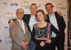 Jan Bazen (Agri4you), Pieter Frings (Roseta Agro) en Eric de Beij (Geerlofs) met Redacteur Gertrude Snoei van AGF.nl