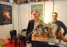 Pascal Sauvetre and Arnaud Jgoux from Pom' Deux-Sèvre, they promote especially the Reinette apple varieties.