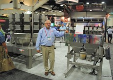 Dan Alameda from Heat and Control with a weighing machine from Ishida, specially designed for delicate products (like blueberries) to fill trays and bags.