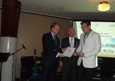 In the first every Asia Fruit Logistica Awards Importer of the Year was won by Chop Tong Guan from Malasia. Chop Tong Guan (CTG), service virtually all supermarkets, hypermarkets, wholesalers, as well as traditional wet markets in Malaysia. The award was presented by Chris White and Gerald Lamusse.