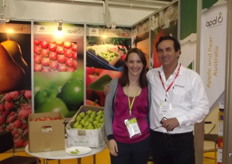 Claire Fitchett from Apple & Pear Australia with Ray Montague.