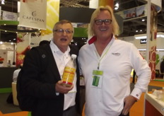 Eddie Crasborn from Kiwi Crunch Promotions drops in to have a chat with Ross Beaton and taste HoneyGlo juice from Apollo Apples.