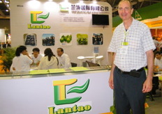 Jim Provost (I love Produce, LLC), partner of John Wang-Lantao(China) which imports garlic and ginger