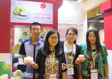 Yantai Xufeng Fruit & Vegetable Products team with Michael, Anna, Tina and Wang, the company exports Fuji Apple, Organic Golden Pear, Shingo Pear and White Apple