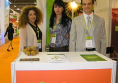 .. the Oporello team from Greece: Erato, Anastasia and Nick, active business in the field of packaging and distribution of fresh fruit since 1964