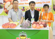 Rushan Haoyuan Trading´s team with Evan Zhang (Sales Manager- middle) with his colleagues