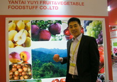 Mr.Nice Guy, Zhou Yunqing of Sales Dept., Yantai Yuyi Fruit & Vegetable Foodstuff