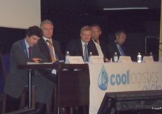 John Fossey, Chairman of the first session with the panel: Emile Hoogsteden, Peter Frederiksen, Thomas Eskesen, Francis Kint.