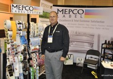 Karl Gassner of Mepco Label promotes his new label, which is made of stonepaper. So it doesn't cost any trees.