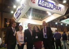 Juan Bartolo (right) next to the young commercial team of AGRUPAPULPI.