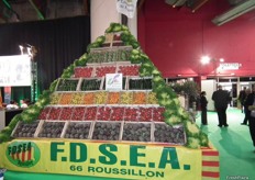 Great pyramid of fruits and vegetables from Rousillon welcomed at the entrance to Medfel 2014.