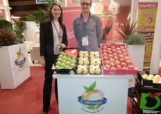 Leslie Galtier (Sales Manager) and David Marchetti, in their EdenysSas stand, promoting their apples.