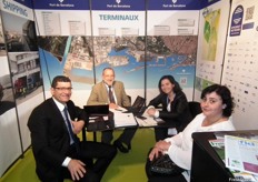 Xavier Lluc and Ana Arévalo (at the back)in their Port of Barcelona stand, serving Javier González of Aduanas Alié, and his colleague.