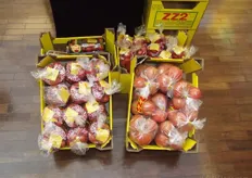 ZZ2 had many different varieties of tomatoes in various packings.