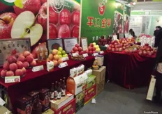 Long Yuanhong Fruit has great display of various apple varieties as well as fruit juices.