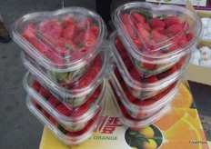 The strawberries were also packed in the hear-shaped trays. They were selling for 25 RB (3 Euro).