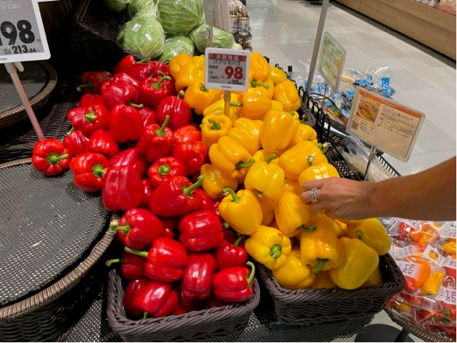 Tight availability of bell peppers suitable for Japan was this